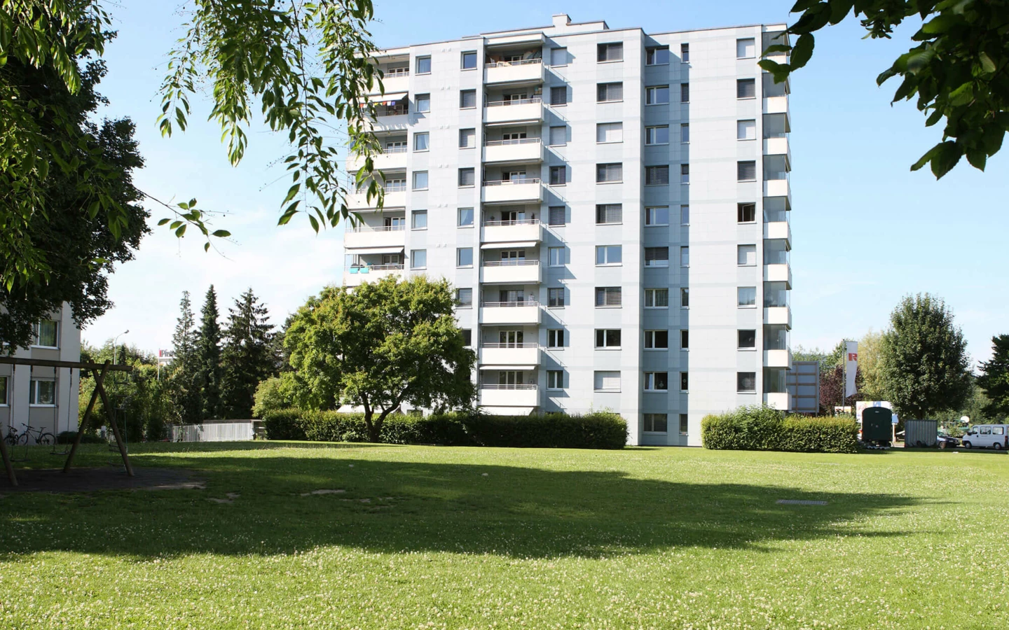 Wohnanlage-Suhr-Hochhaus