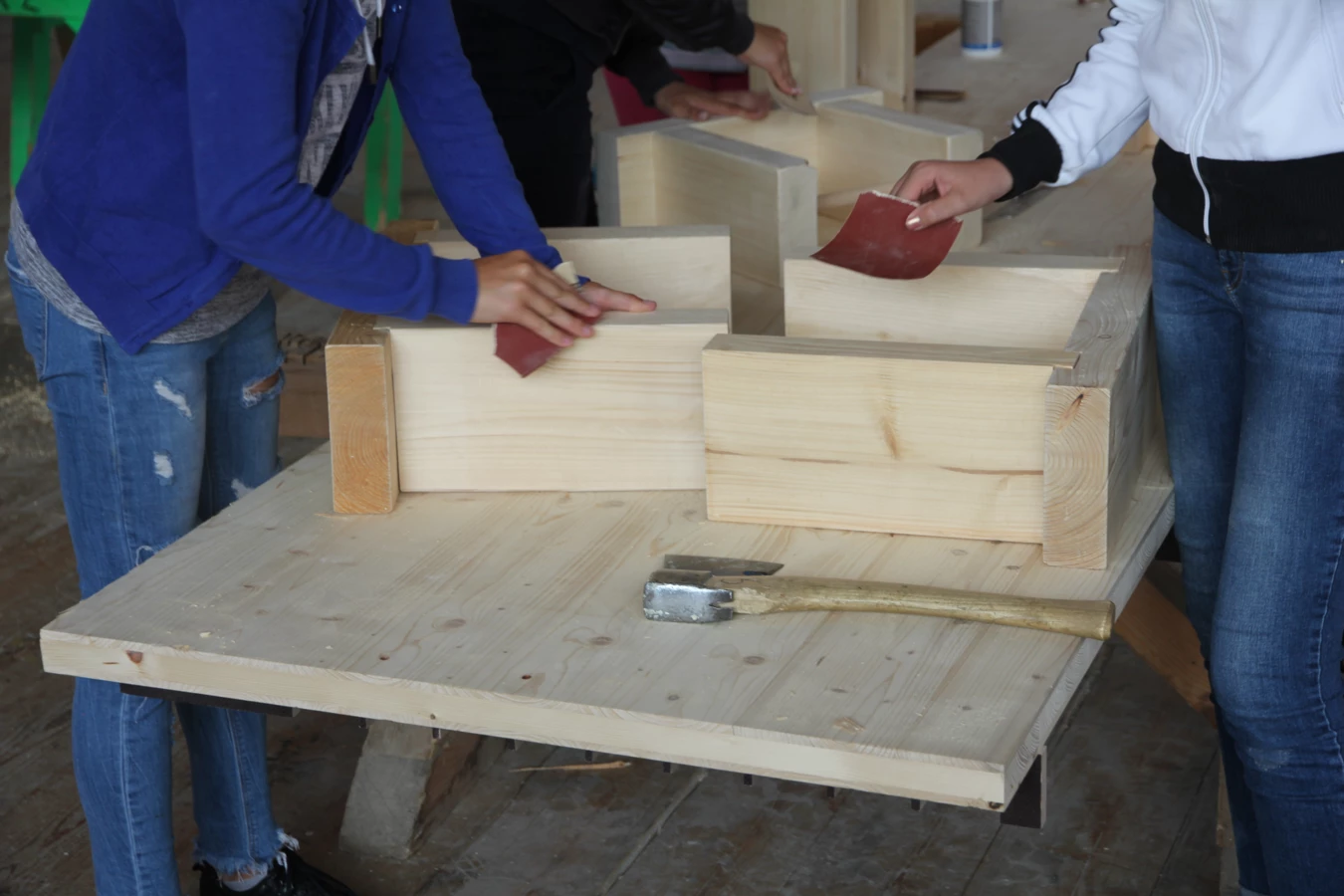 Anschließend wurde bei Sohm HolzBautechnik in Alberschwende ein Werkstück gezimmert.