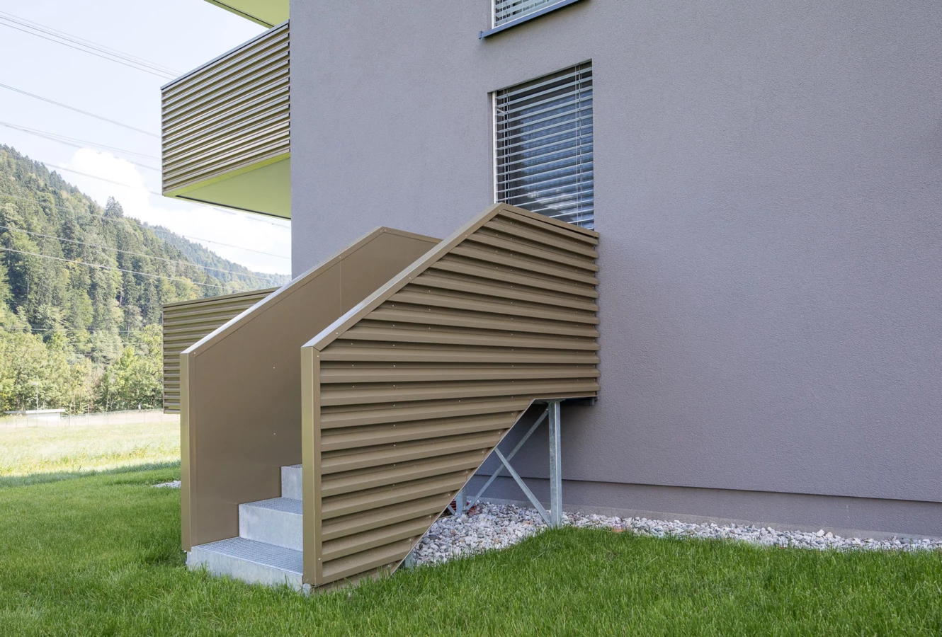 Wohnanlage Bahnhofsstrasse Vandans aussen Stiege