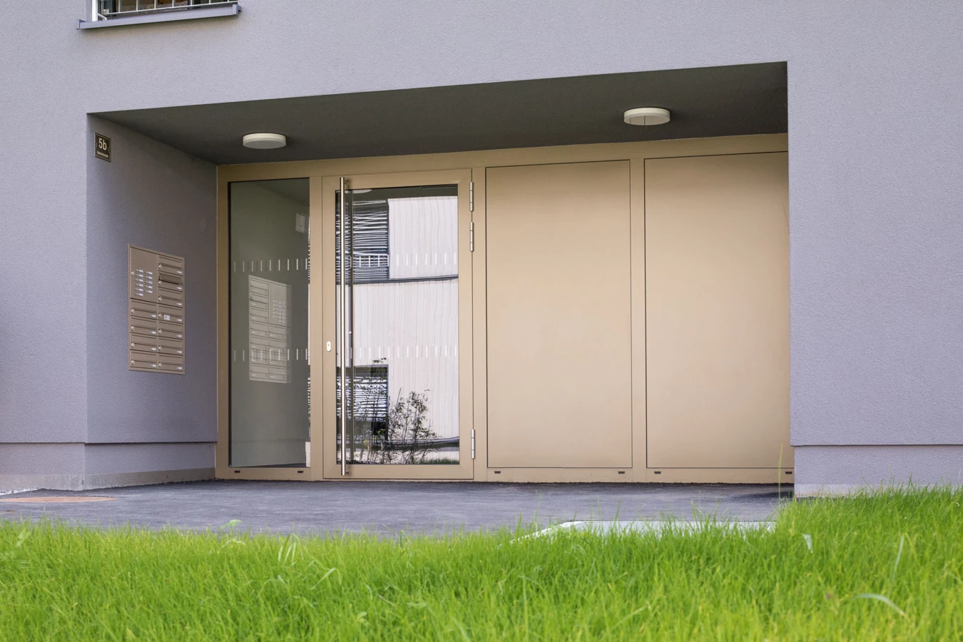 Wohnanlage Bahnhofsstrasse Vandans aussen Eingang